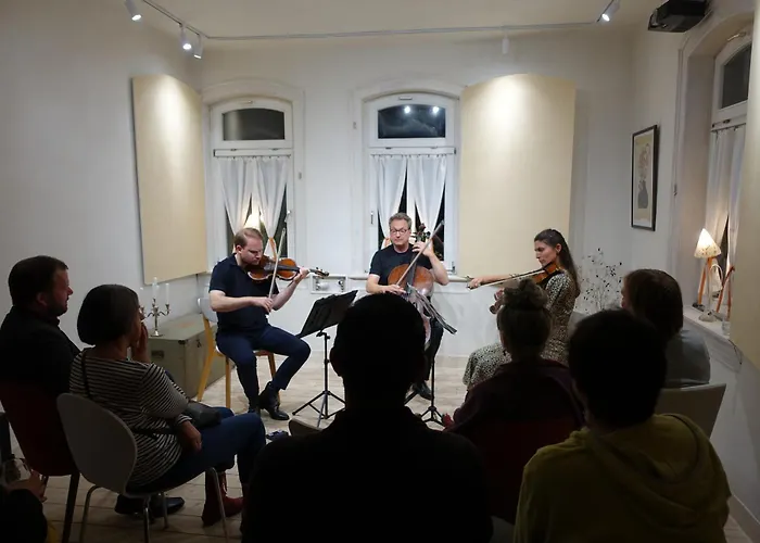 Im Kunst- Und Logierhaus Ihler